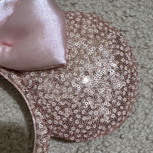 Disney Parks Pink and Rose Gold Sequin Minnie Mouse Ear Headband - Picture 4 of 7